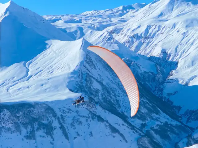 Hike and Fly с вершины Казбека