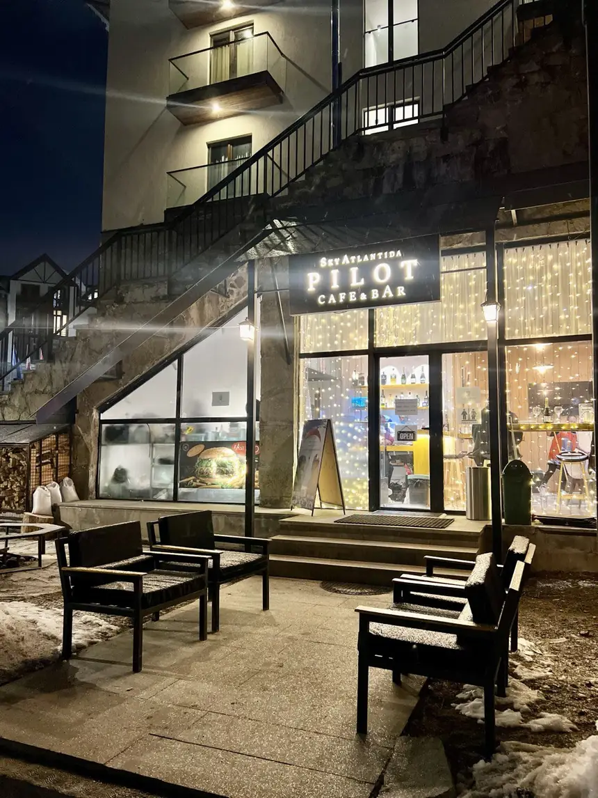 Café Bar PILOT — точка сбора в Новом Гудаури